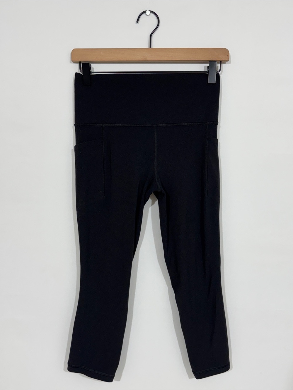WAP123 {Athleta} "Salutation Stash Pocket II Capri" Black Leggings